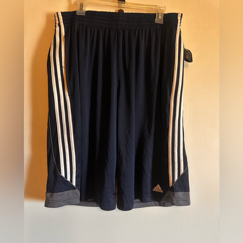 Men’s athletic shorts size extra large